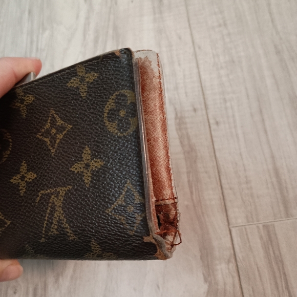 Authentic Louis Vuitton Viennois Kisslock Wallet - Picture 6 of 15